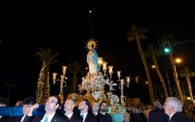 Torrevieja acompaña a La Purísima en una emotiva procesión