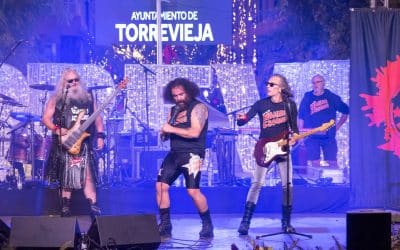 Mojinos Escozios revolucionan Torrevieja con su humor y rock en Navidad
