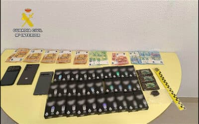 Detenidos dos jóvenes en Orihuela Costa por tráfico de drogas