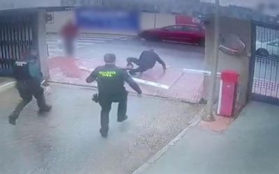 Detenidos en Torrevieja dos hombres que circulaban en un Porsche robado en Reino Unido