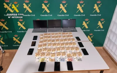 Desarticulado en Torrevieja un grupo investigado por estafas bancarias mediante SMS y llamadas falsas